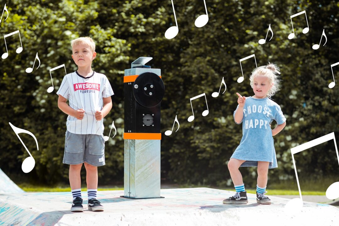 WF1 5277 2 2 1920 DJ Post - Smartphone Amplifier