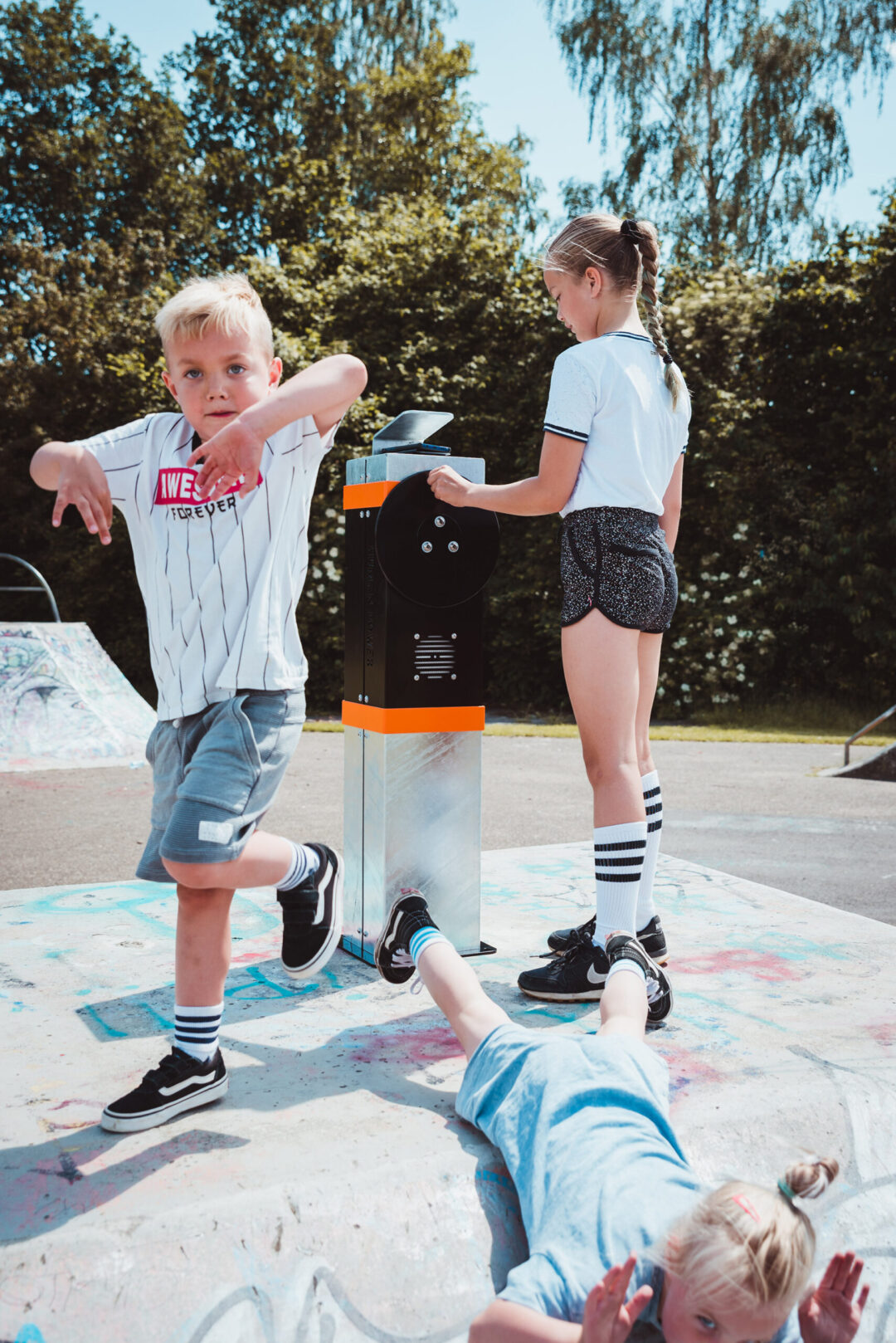 WF2 6545 1920 DJ Post - Smartphone Amplifier