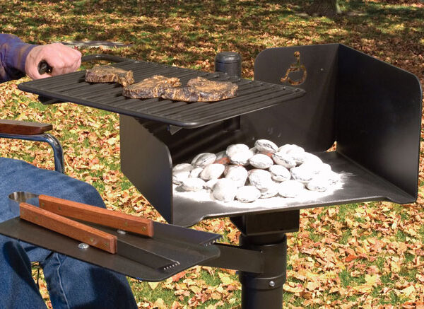 grill tilpasset rullestolbrukere som inkluderer dreibar grillrist