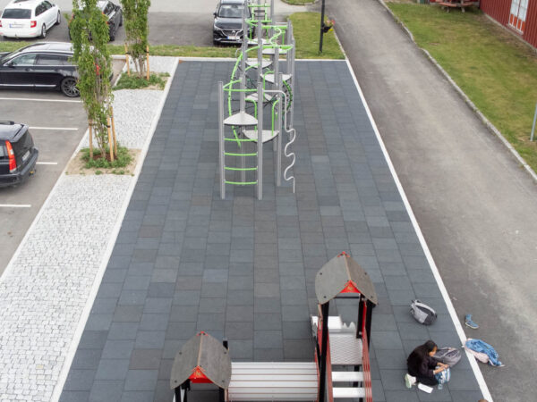 Lekestativ på lekeplass