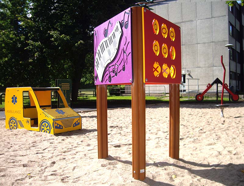 25-060-001_20 Stolpe til tre aktivitetspaneler