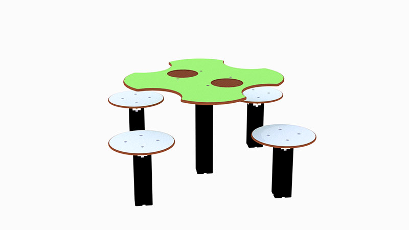 Lekebord med fire stoler