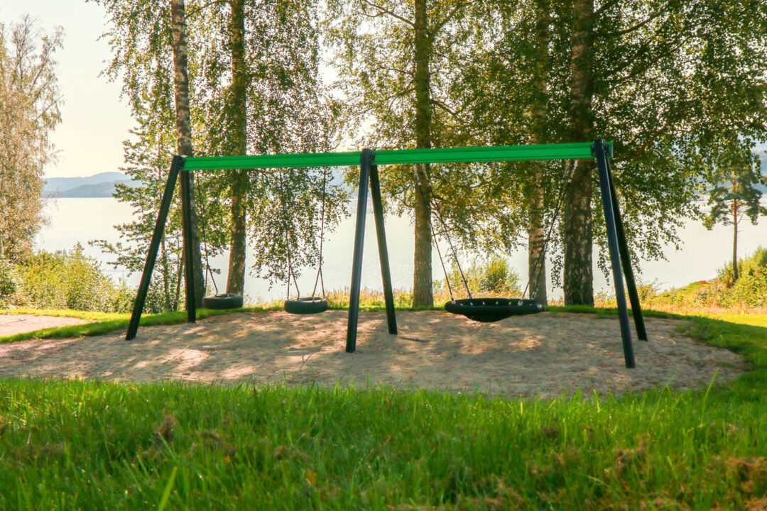 50 151 652 II Huskestativ med fuglerede og huskeseter