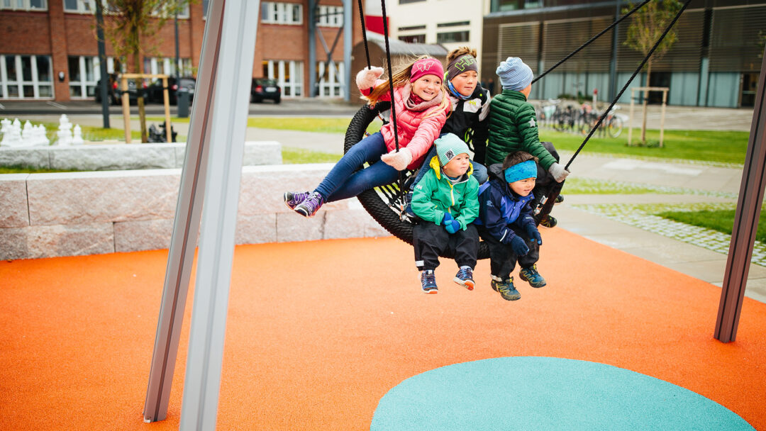 50 151 611 01 Huskestativ for ett fuglerede