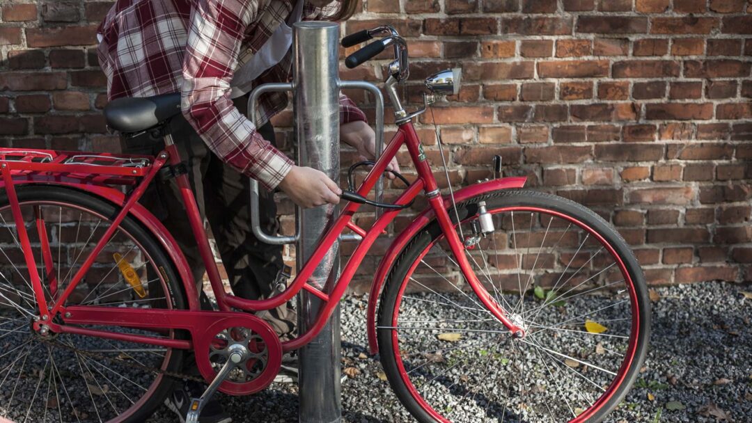 Sykkelstativ og sykkelpullert Sykkelstativ og sykkelpullert