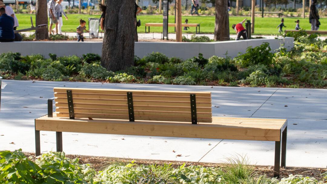 Promenade benk med ryggstøtte