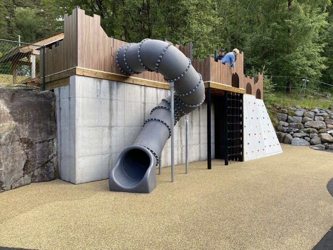 IMG 3285 Skreddersydd borg med sklie – Unikt design på bestilling